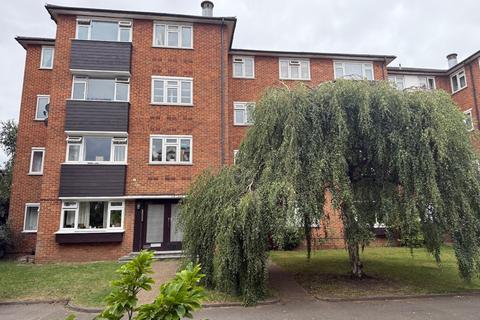 Kenmore Close, Richmond, Surrey 2 bed flat for sale