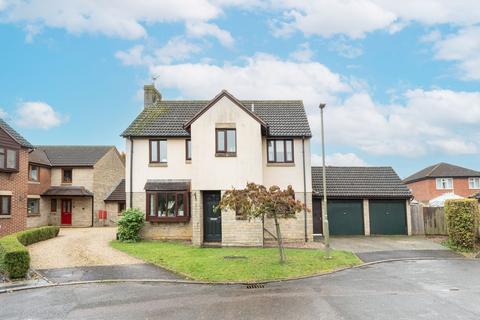 Tangmere Close, Bicester OX26 4 bed detached house for sale