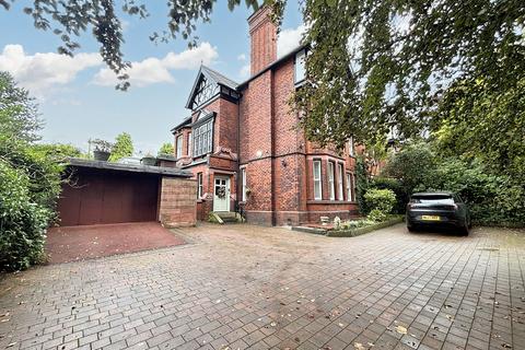 Worsley Road, Manchester M28 6 bed semi