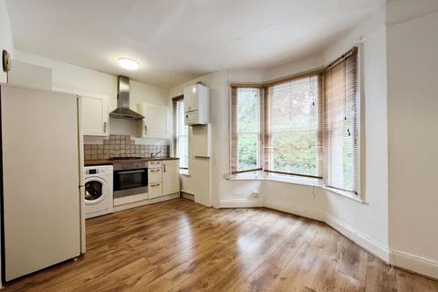 Manor Villas, Bath BA1 2 bed flat for sale