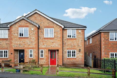 Orchard Grove, Chalfont St Peter SL9 3 bed semi