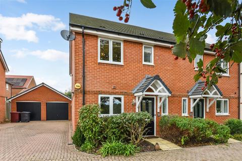 Vespasian Close, Westhampnett 3 bed semi