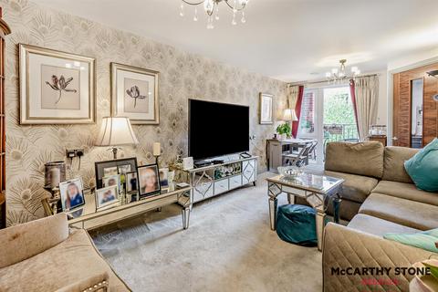 Station Parade, Virginia Water 2 bed apartment for sale