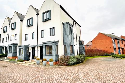 Pantulf Close, Telford, Shropshire, TF3 4 bed semi