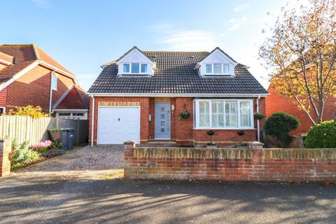 Selsmore Avenue, Hayling Island 3 bed detached house for sale