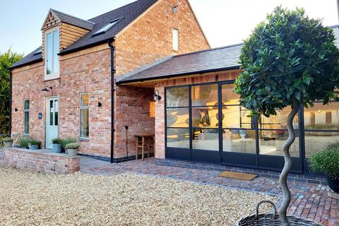 2 bedroom link detached house for sale