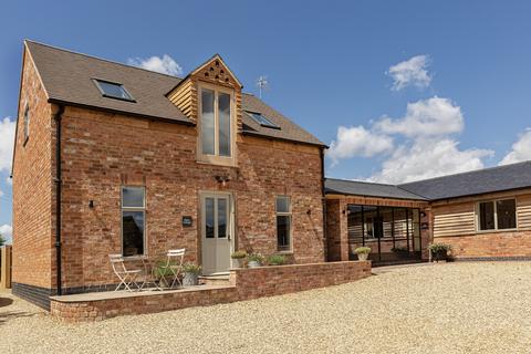 2 bedroom link detached house for sale