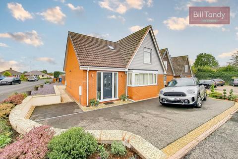 4 bedroom link detached house for sale