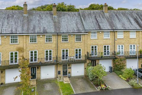 De Havilland Drive, Hazlemere HP15 4 bed semi