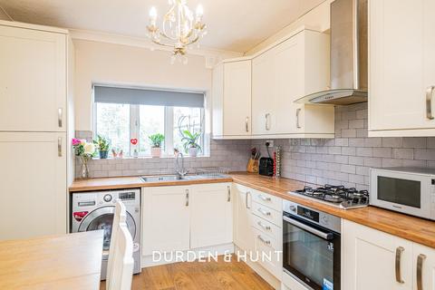 Chigwell Road, South Woodford E18 1 bed apartment for sale