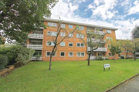 Maldon Road, Wallington SM6 2 bed flat for sale