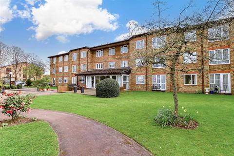 Cambridge Road, Wanstead 1 bed flat for sale