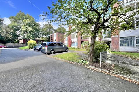 Denewood Court, Queens Road, Wilmslow 2 bed apartment for sale