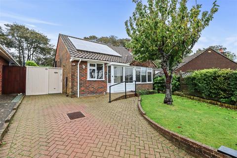 Upper Chyngton Gardens, Seaford 2 bed detached bungalow for sale