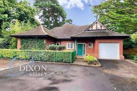 Station Road, West Moors, Dorset, BH22 3 bed chalet for sale