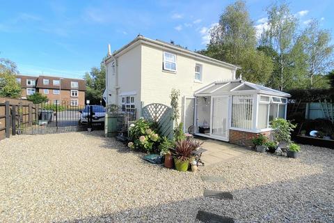 Station Road, West Moors, Dorset, BH22 3 bed cottage for sale