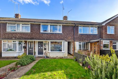 Priors Close, Steyning BN44 3 bed terraced house for sale