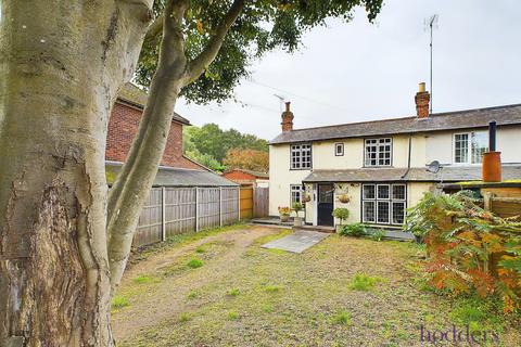 Chertsey Road, Addlestone, Surrey, KT15 3 bed semi