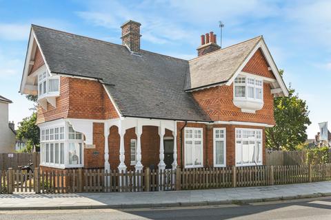 Springfield Drive, London, SW17 3 bed detached house for sale