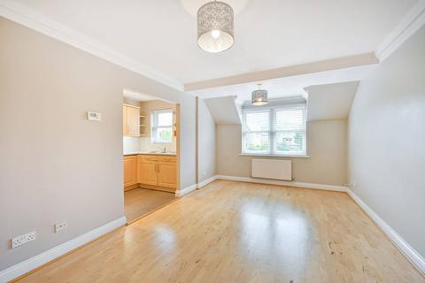 Ravens Close, Surbiton, KT6 2 bed flat for sale