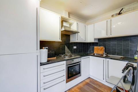 3 bedroom flat for sale