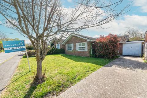 Yateley, Hants 3 bed detached bungalow for sale