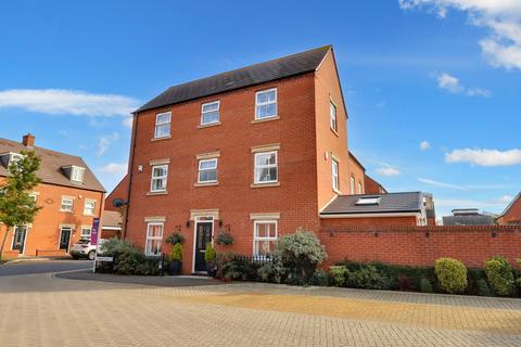 Lambert Court, Newport Pagnell 4 bed semi