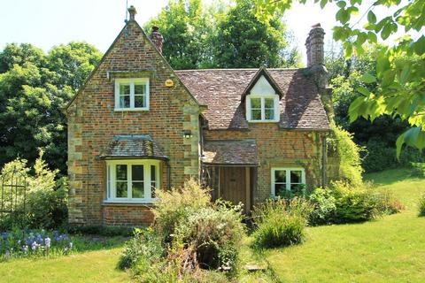 Town Hill, Lamberhurst, TN3 3 bed village house for sale
