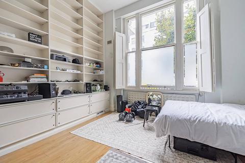 Arundel Gardens, Ladbroke Grove... Studio for sale