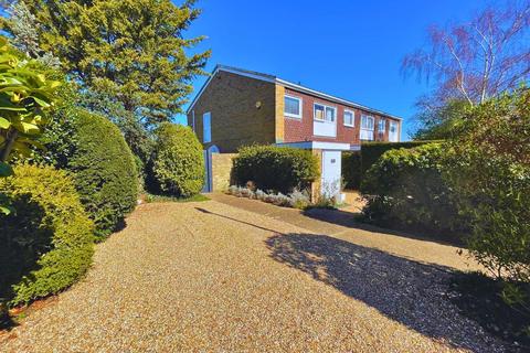 Buckingham Gardens, West Molesey KT8 3 bed end of terrace house for sale