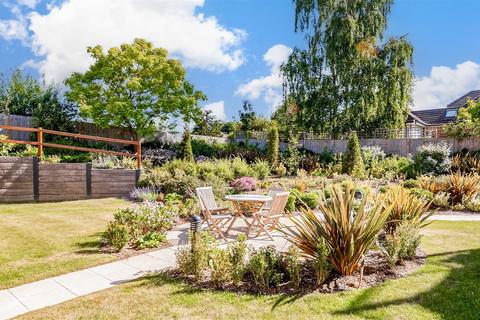 Colebrooke Lodge, Prices Lane... 2 bed flat for sale