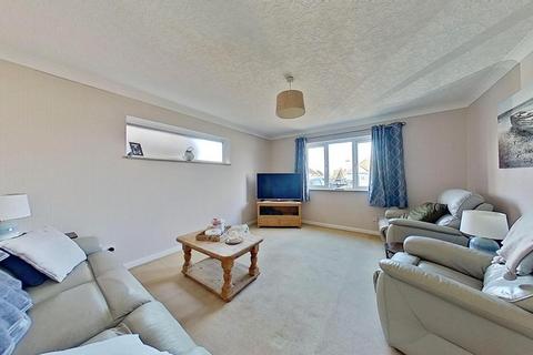 Riley Avenue, Herne Bay, CT6 8AS 4 bed chalet for sale