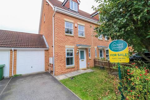 Oakland Hills, Normanton WF6 3 bed semi