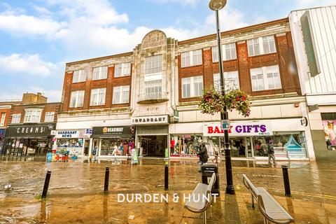 South Street, Romford, RM1 2 bed apartment for sale