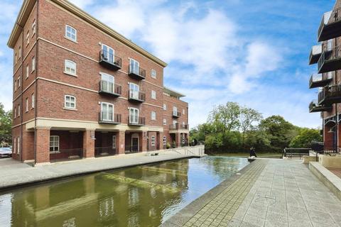 Waters Edge, Waterside, Dickens... 2 bed flat for sale