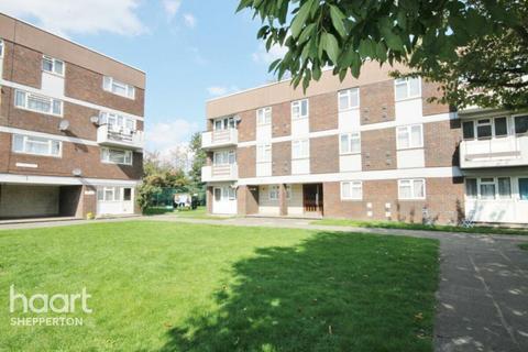 Annett Close, Shepperton 3 bed apartment for sale