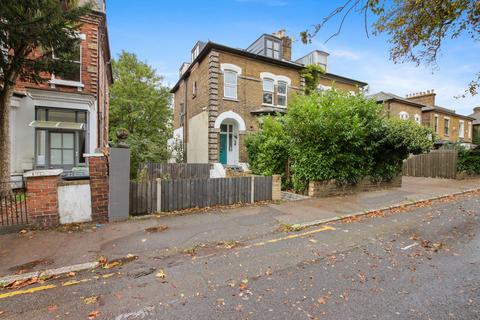 Trinity Road, London N22 3 bed flat for sale