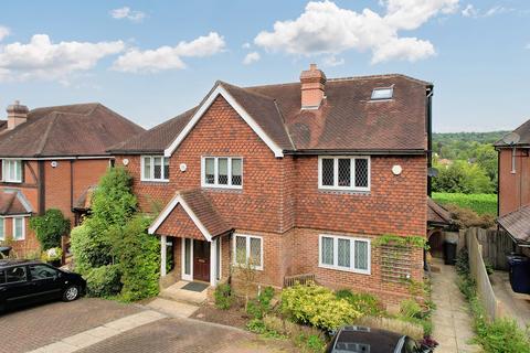 Howberry Chase, Haslemere, Surrey, GU27 3 bed terraced house for sale