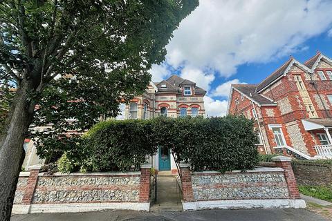 Enys Road, Eastbourne 2 bed flat for sale