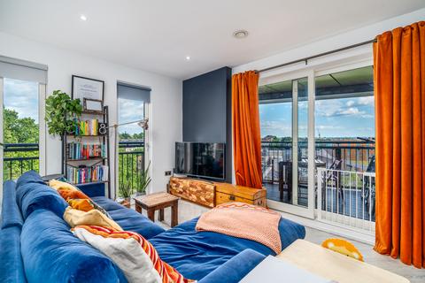 Courthouse Way, Wandsworth SW18 2 bed apartment for sale