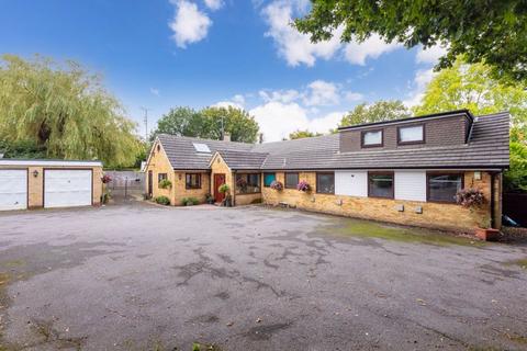Broadway Road, Windlesham GU20 6 bed detached house for sale