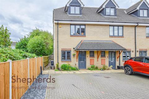 De Burgh Close, Broxbourne EN10 3 bed end of terrace house for sale