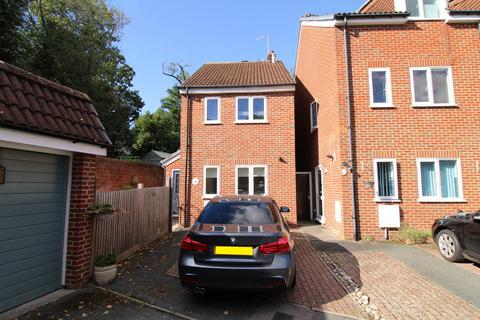 2 bedroom detached house for sale