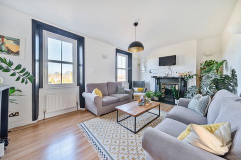 Delacourt Road, London 2 bed apartment for sale