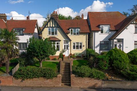 Garrison Lane, Felixstowe IP11 3 bed detached house for sale