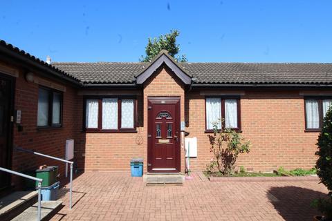 Bletchingley Close, Thornton Heath, CR7 1 bed bungalow for sale