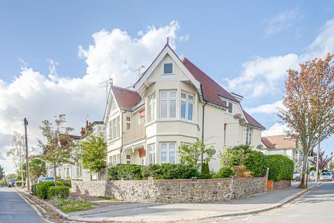 Beach Avenue, Leigh