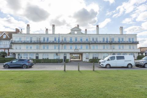 Marine Parade, Whitstable, CT5 2 bed flat for sale