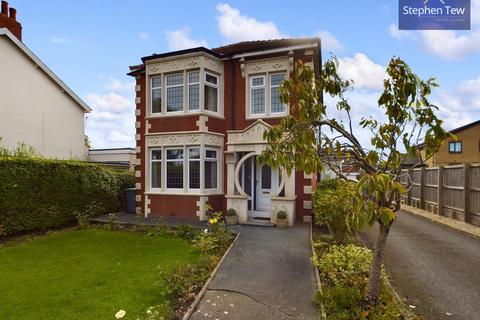 Moss House Road, Blackpool, FY4 3 bed detached house for sale