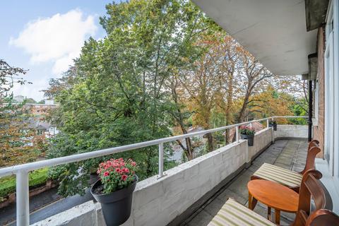 Chine Crescent, Bournemouth, Dorset 2 bed apartment for sale